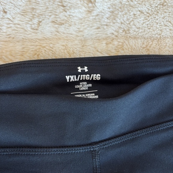 Under Armour athletic Black Shorts with pockets size youth XL - Picture 7 of 7